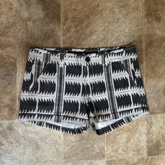 Women’s sz 6 Boho Aztec Midi Stretch Shorts Excellent - Picture 11 of 14